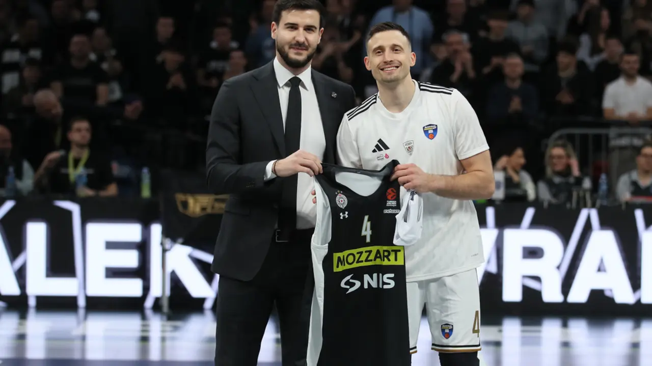 Aleksa Avramović i funkcioner Partizana