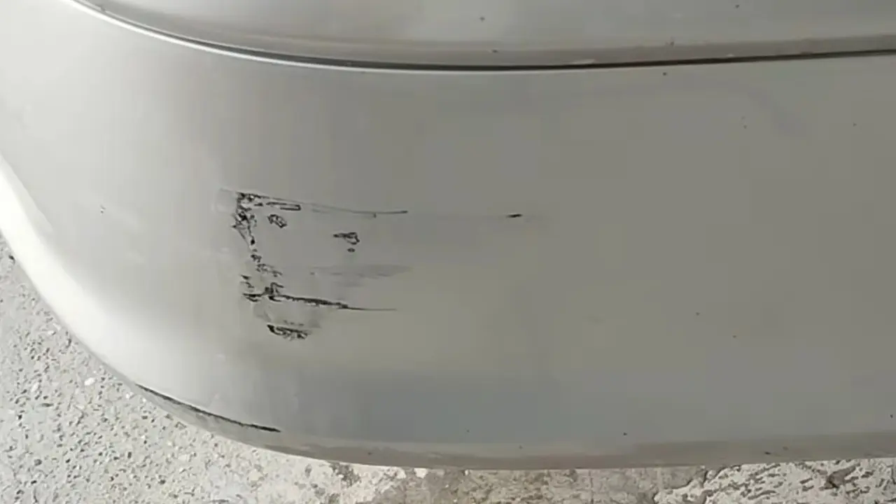 ogrebotina na autu