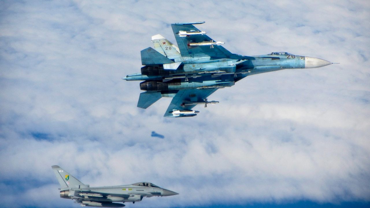 SU-27 i NATO lovac iznad Baltika
