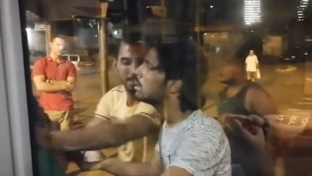 Migranti napadaju autobus