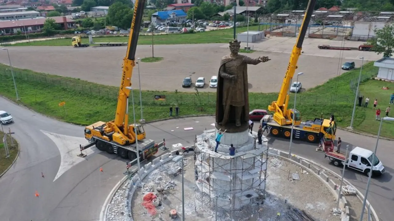 Statua knezu Lazaru